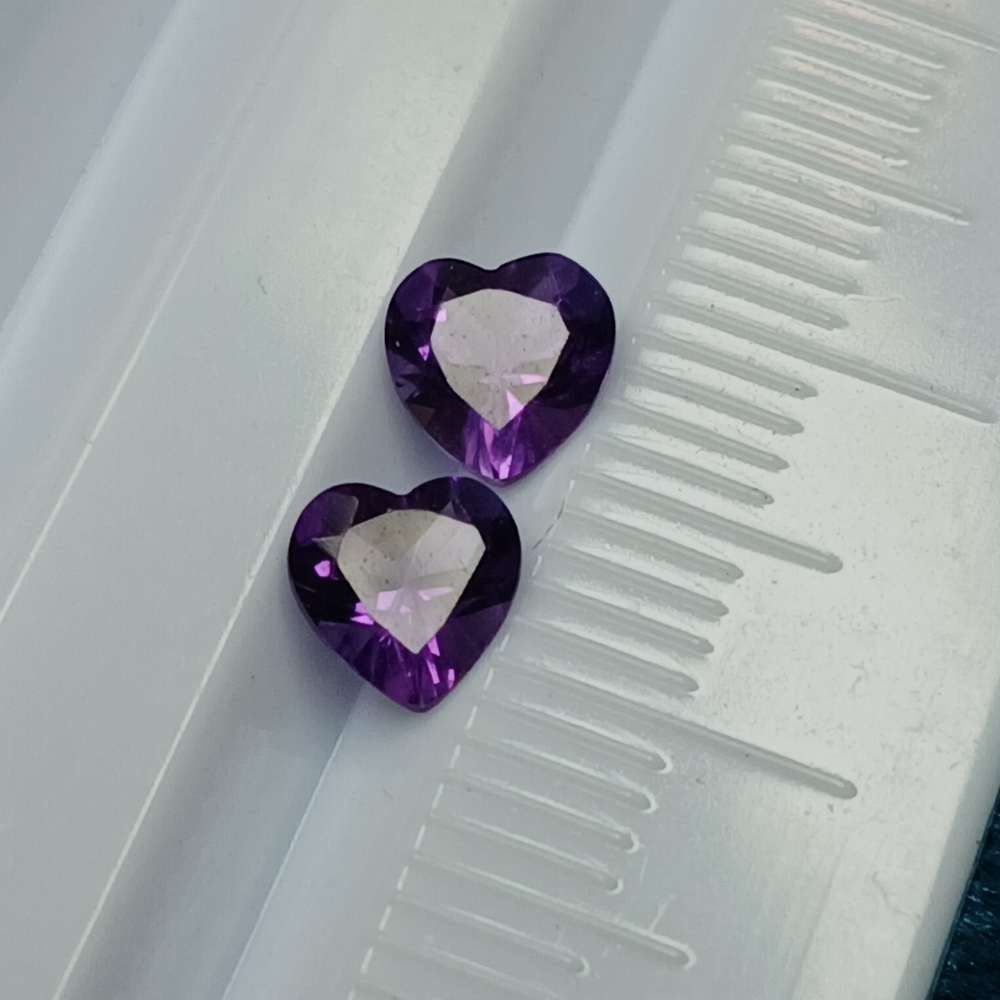 Heart-Shaped Set of  Purple Amethyst Gemstons 5mm